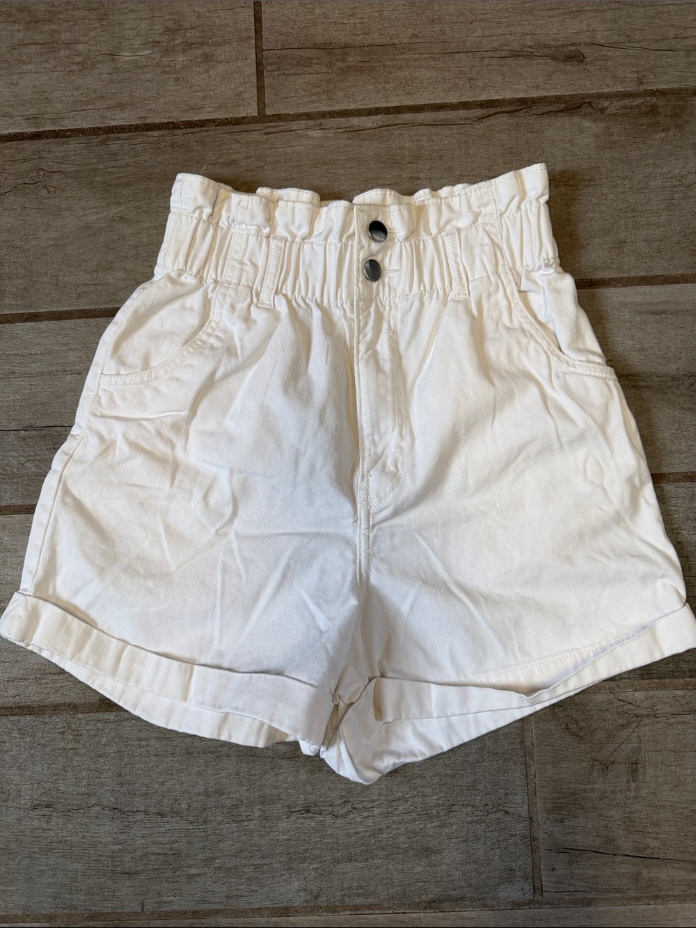 H&M White High Rise Paperbag Shorts Size 4
